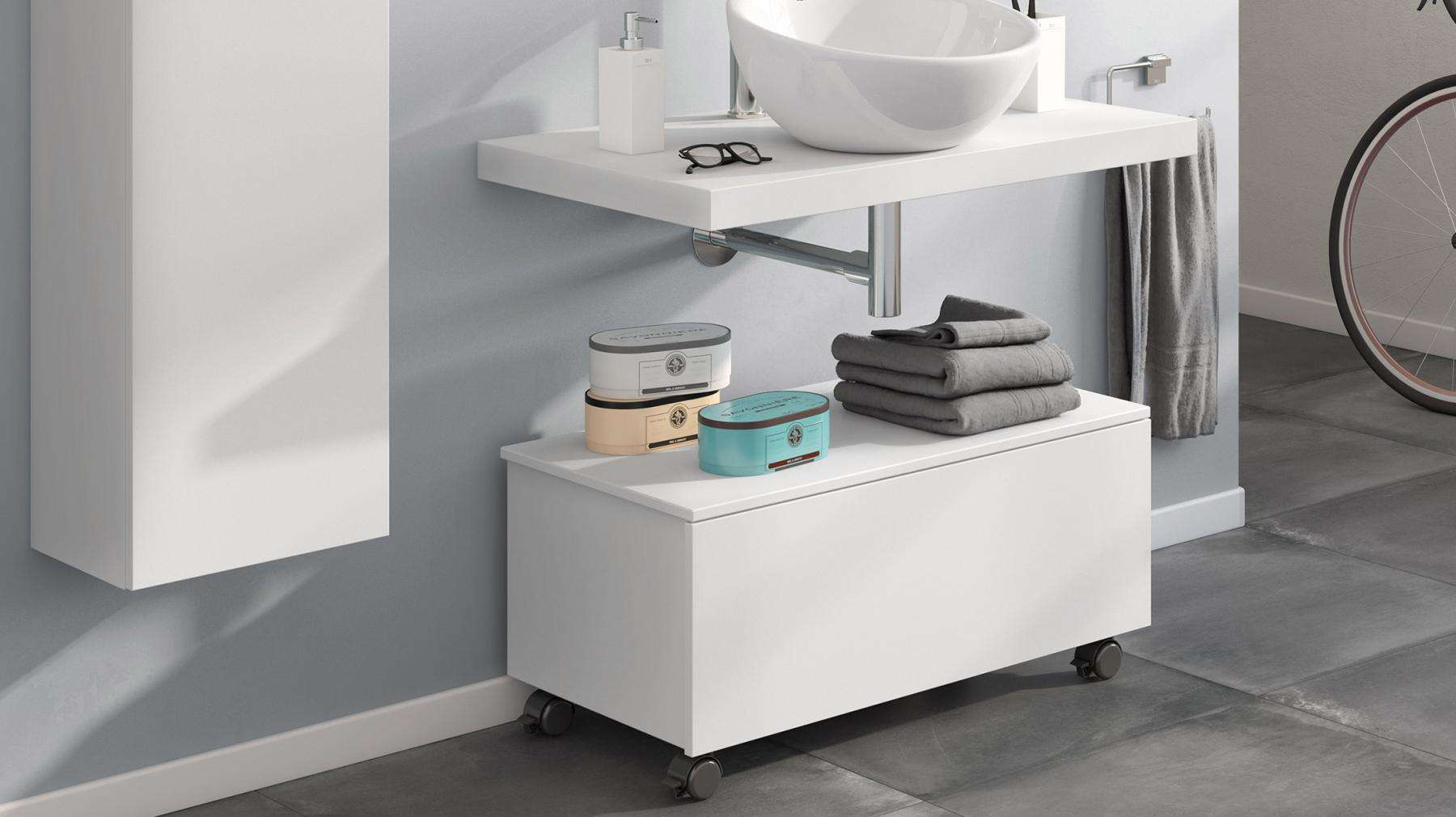 Bathroom cabinets and accessories